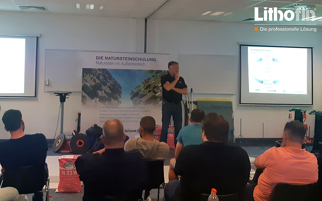 Natursteinschulung in Belgien Innen